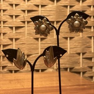 Pair of Vintage ⚜️ gold plated clip earrings